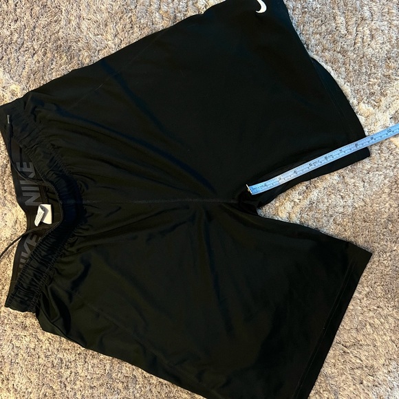 Size Large Mens black dri-fit shorts with white swoosh. In like new condition - Picture 5 of 5